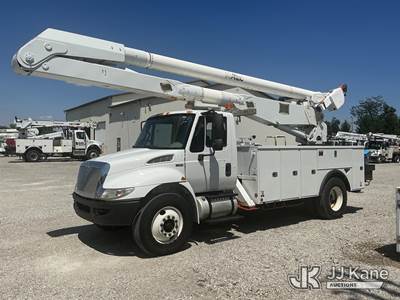 Altec AA755-MH, 60 ft, Material Handling Bucket Truck