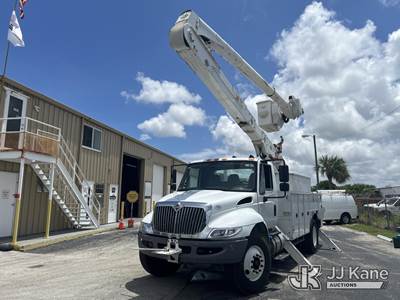 International DuraStar 4300 Boom / Bucket Truck