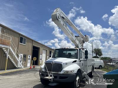 International DuraStar 4300 Boom / Bucket Truck
