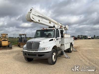 Altec AA55, 61 ft, Material Handling Bucket Truck