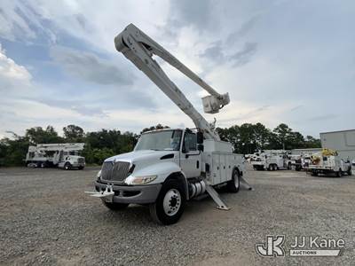 Altec AA55, 60 ft, Material Handling Bucket Truck