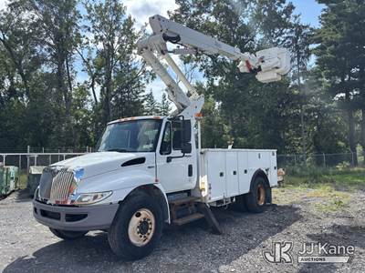 Altec AT41M, 45 ft, Articulating & Telescopic Material Handling Bucket Truck