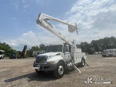 Altec AA55, 61 ft, Material Handling Bucket Truck