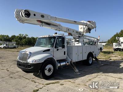 Altec AM55, 60 ft, Over-Center Material Handling Bucket Truck