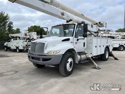 Altec AA755, 60 ft, Material Handling Bucket Truck