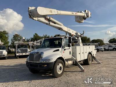 Altec AM55, 60 ft, Over-Center Material Handling Bucket Truck