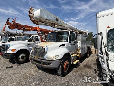 Altec AM55-MH, 60 ft, Over-Center Material Handling Bucket Truck