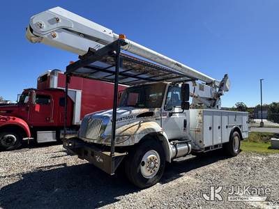 Altec AA755-MH, 60 ft, Material Handling Bucket Truck