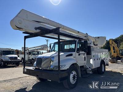 Altec AA55E, 61 ft, Bucket Truck