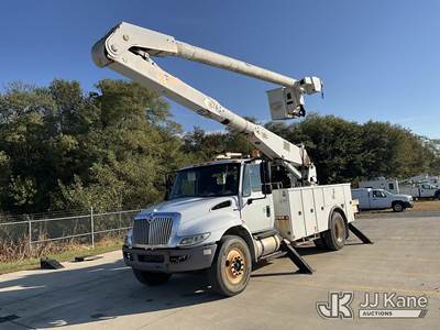 Altec AA755-MH, 60 ft, Material Handling Bucket Truck