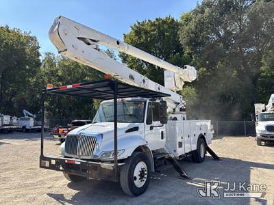Altec AA55, 60 ft, Material Handling Bucket Truck