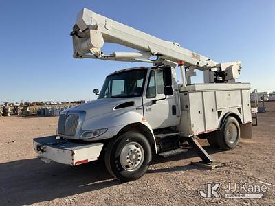 International DuraStar 4400 Boom / Bucket Truck