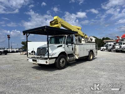 International DuraStar 4400 Boom / Bucket Truck