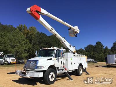Altec AA755-MH, 60 ft, Material Handling Bucket Truck