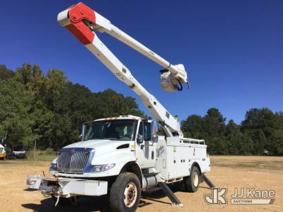Altec AA755-MH, 60 ft, Material Handling Bucket Truck