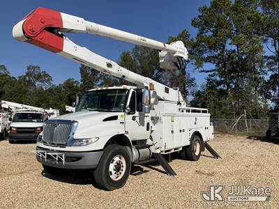 Altec AA755-MH, 60 ft, Material Handling Bucket Truck
