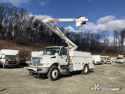Versalift VO43I-01, 47 ft, Over-Center Bucket Truck