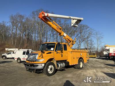 Altec L44E, 49.7 ft, Over-Center Bucket Truck