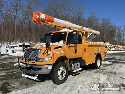 Altec L44E, 49 ft, Over-Center Bucket Truck