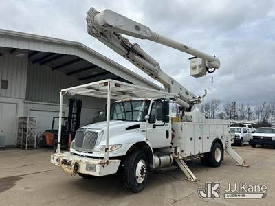 Altec AM55-E, 60 ft, Over-Center Material Handling Bucket Truck