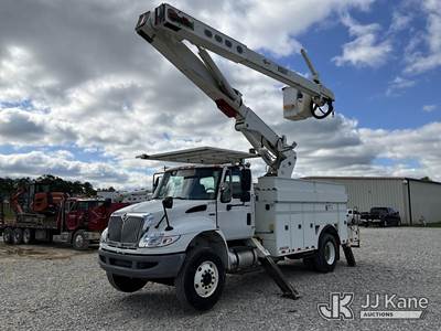 Versalift VO350MHI, 60 ft, Over-Center Material Handling Bucket Truck