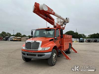 Altec AM50, 55 ft, Over-Center Material Handling Bucket