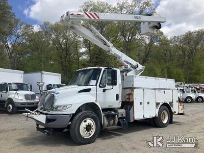 International DuraStar 4400 Boom / Bucket Truck