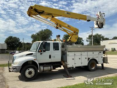 Altec TA55, 60 ft, Articulating & Telescopic Material Handling Bucket Truck