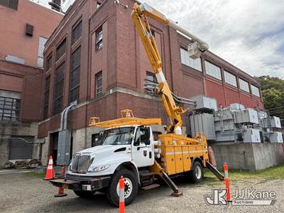 Altec AM55E, 60 ft, Over-Center Material Handling Bucket Truck