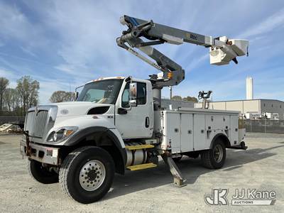 Altec AT41M, 46 ft, Articulating & Telescopic Material Handling Bucket Truck