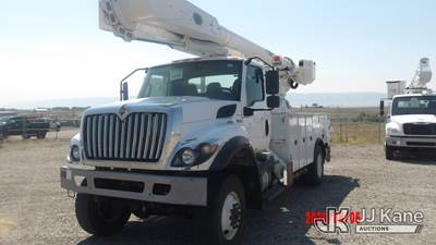 Altec AM55, 60 ft, Over-Center Material Handling Bucket Truck