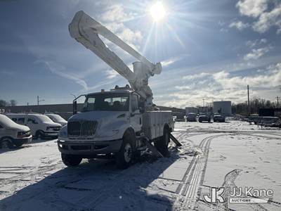 Altec AA55-MH, 60 ft, Material Handling Bucket Truck