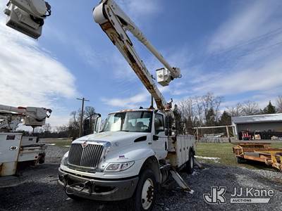 Altec AA55-MH, 60 ft, Material Handling Bucket Truck