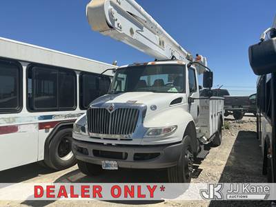 Altec AA55, 60 ft, Material Handling Bucket Truck