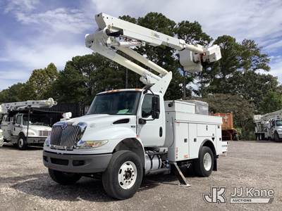Altec TA45M, 50 ft, Articulating & Telescopic Material Handling Bucket Truck