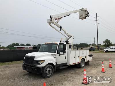 Versalift SST40EIH, 45 ft, Articulating & Telescopic Bucket Truck