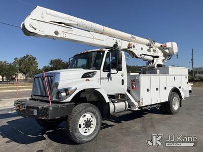 Altec AA55-MH, 60 ft, Material Handling Bucket Truck