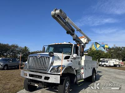 Altec L42A, 47 ft, Over-Center Bucket