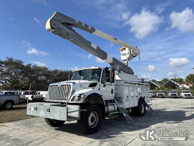 Altec AM55, 61 ft, Material Handling Bucket Truck