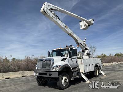 Altec AA55, 60 ft, Material Handling Bucket Truck