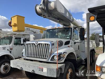 Altec AM855, 60 ft, Over-Center Material Handling Bucket Truck