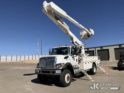 Altec AM55E-MH, 61 ft, Over-Center Material Handling Bucket Truck