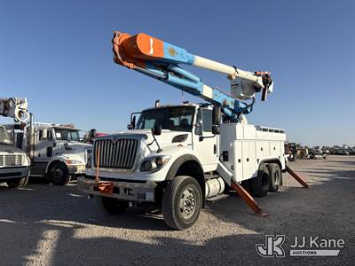 Altec AM55, 60 ft, Over-Center Material Handling Bucket Truck