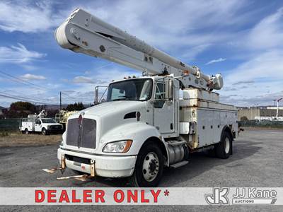 Altec AA55-MH, 60 ft, Material Handling Bucket Truck