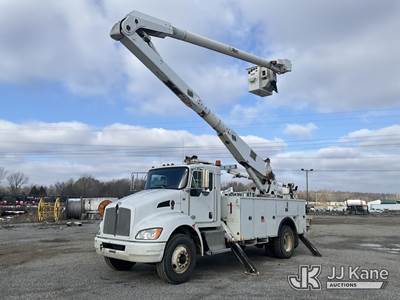 Altec AA755-MH, 60 ft, Material Handling Bucket Truck