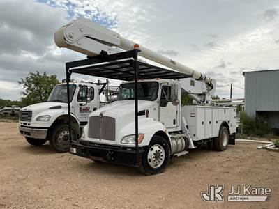 Altec AA755, 61 ft, Material Handling Bucket Truck