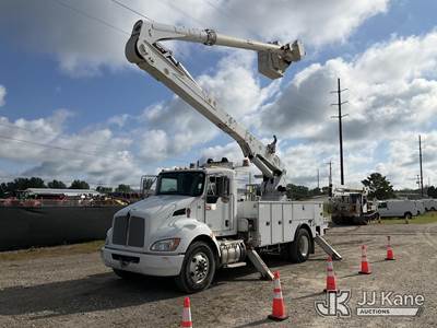 Altec AA55-MH, 60 ft, Material Handling Bucket Truck