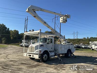 Altec AA755-MH, 60 ft, Material Handling Bucket Truck