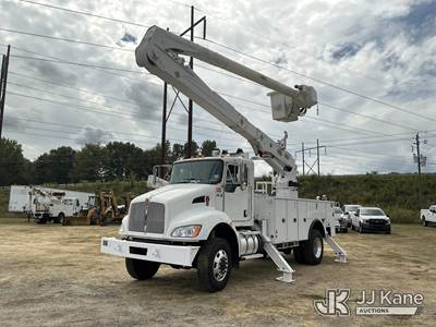 Altec AA55-MH, Material Handling Bucket Truck