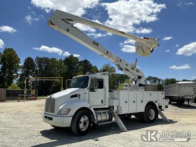 Altec AA55-MH, 60 ft, Material Handling Bucket Truck